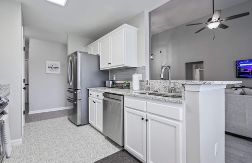 Cartersville House | Downtown Charm: Pet-Friendly 4BR Bright Open House