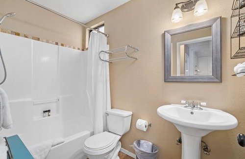 Paso Robles Cottage | Downtown Charmer-Charming 2 Bed/1 Bath Cottage in Downtown Paso Robles!