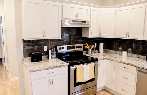 Waterford Valley Apartment | Downtown Charming Retreat