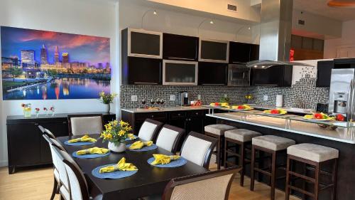 Downtown Cleveland Apartment | Downtown Cleveland- Steps to Sports & Events condo