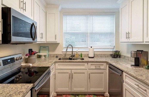 Earlewood House | Downtown Columbia Casa Earlewood 3/2 ENTIRE HOUSE