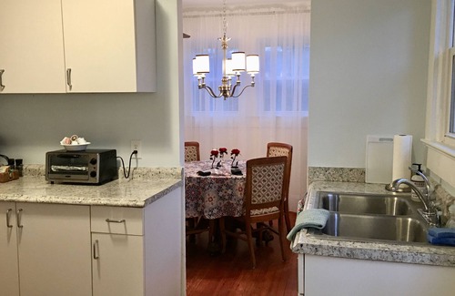 Brevard House | Downtown + Comfort! Pretty Place