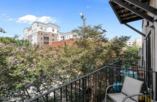 Downtown Wilmington Apartment | Downtown Condo*Balcony*River*Pet Friendly*Beach