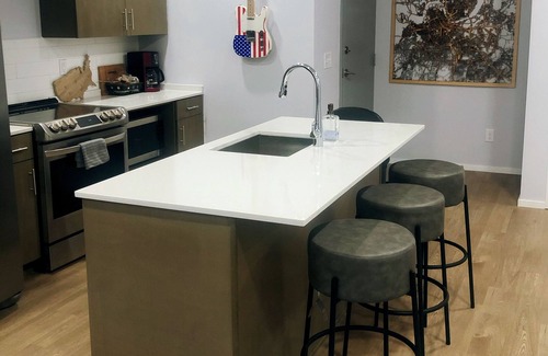 Edgehill Condo | Downtown Condo! Pool is Open! Walk to the Gulch! Free Parking! Free HBO!