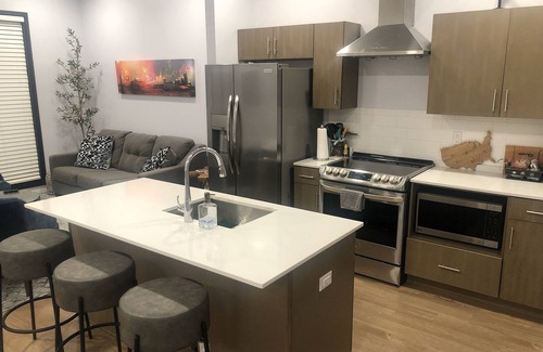Edgehill Condo | Downtown Condo! Pool is Open! Walk to the Gulch! Free Parking! Free HBO!