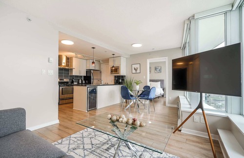 Crosstown Condo | Downtown Condo with Gorgeous Water Views with Parking