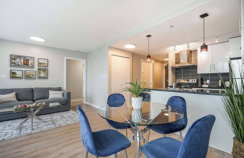 Crosstown Condo | Downtown Condo with Gorgeous Water Views with Parking