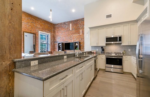 Central Business District Condo | 🛎DOWNTOWN Condo You've Been LOOKING For! Glam+Historic Charmer+Private Balcony= Everything!