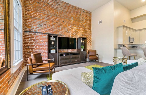 Central Business District Condo | 🛎DOWNTOWN Condo You've Been LOOKING For! Glam+Historic Charmer+Private Balcony= Everything!