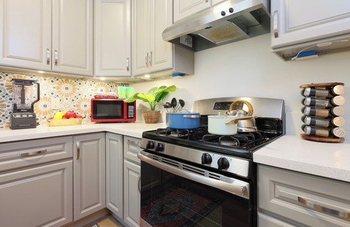 Santa Ana Apartment | Downtown Cozy Home 10. mins drive to Disneyland