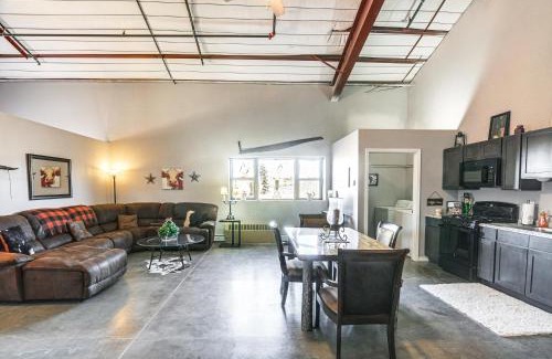 Del Norte Apartment | Downtown Del Norte Apartment Ski, Hike and Shop!
