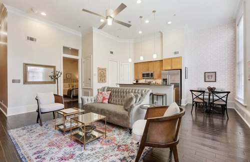 Central Business District House | Downtown Delight-Gorgeous CBD condo with private courtyard