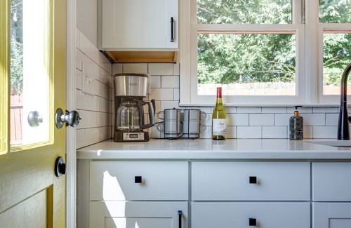 Downtown House | Downtown Delight - Stylish Private Walk to City Center