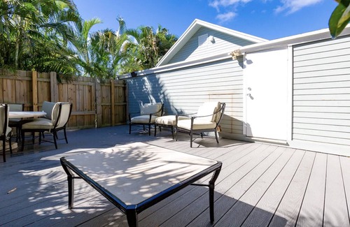Pineapple Grove Arts District House | Downtown Delray Beach Vintage Cottage