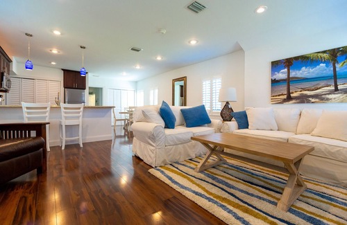 Pineapple Grove Arts District House | Downtown Delray Beach Vintage Cottage