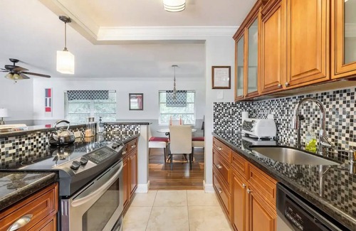 Delray Beach Condo | Downtown Delray Beach, Close to Beach, and nightlife. Pet Friendly