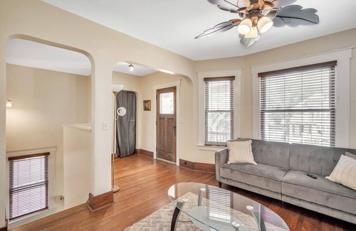 Mexicantown - Southwest Detroit Apartment | Downtown Detroit Adjacent - Southwest 2nd Fl Apt 2 Bedroom Apts by Redawning