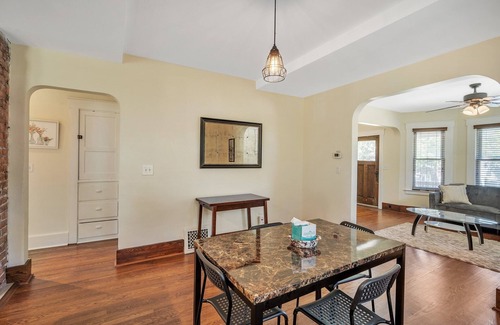 Mexicantown - Southwest Detroit Apartment | Downtown Detroit Adjacent - Southwest 2nd Fl Apt 2 Bedroom Apts by Redawning