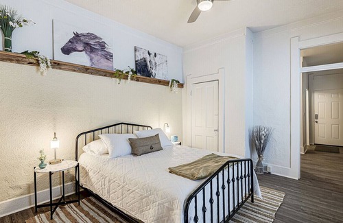 Babe Denny House | Downtown Digs II *ideal location in downtown Indianapolis*
