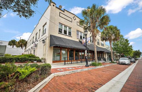 Eustis Apartment | Downtown Digs~King Bed~UPSTAIRS Apartment~Downtown Eustis
