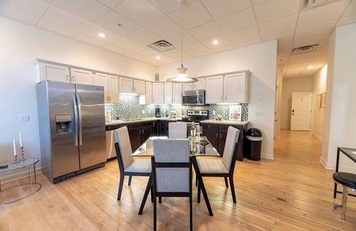 Saint Joseph Condo | Downtown Duo | Wineries | Rooftop Deck | 2 Condos