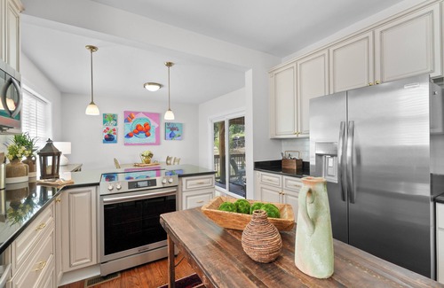 Pettigru Street Historic District House | Downtown Elegant ArtBnB in The Gorgeous Historic Pettigru Neighborhood