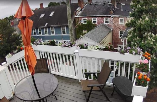 Portsmouth Apartment | Downtown Escape ❤️ Deck, Fireplace, 95 WalkScore