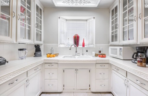 Oleander - Sunset House | Downtown Estate. Home, Pool, Large Soak Tub, Guest House, RV parking