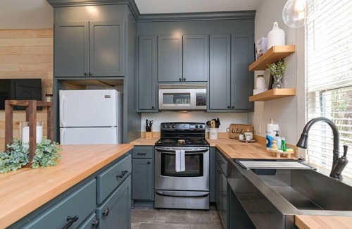 Columbia Apartment | Downtown Farm Charm | Modern 1BR | Mins to USC