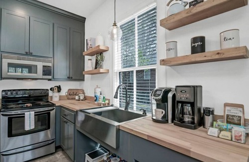 Columbia Apartment | Downtown Farm Charm | Modern 1BR | Mins to USC