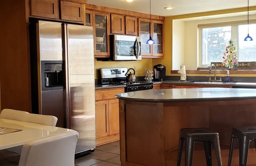 Downtown Flagstaff Condo | Downtown Flagstaff Peak A View Condo