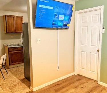 Fort Smith Apartment | Downtown Fort Smith Apartment with Yard Pet Friendly