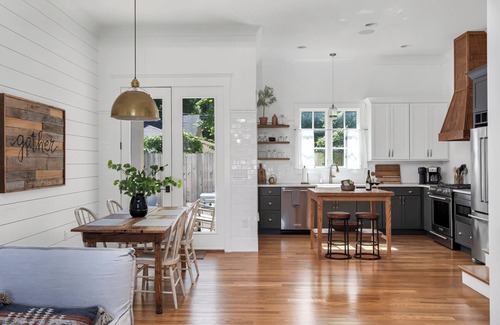 Historic Downtown Franklin House | Downtown Franklin Farmhouse. Steps to Dining, Shops & Cafes