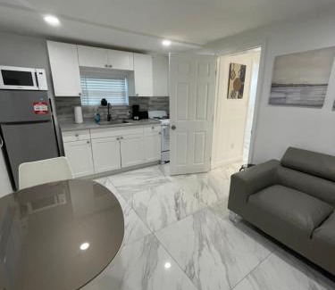 Sailboat Bend Apartment | Downtown FTL apartments on the River