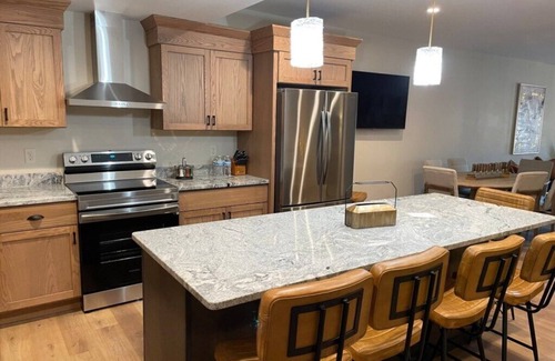 Galena Apartment | Downtown Galena Luxury 2-bedroom w/Fireplace
