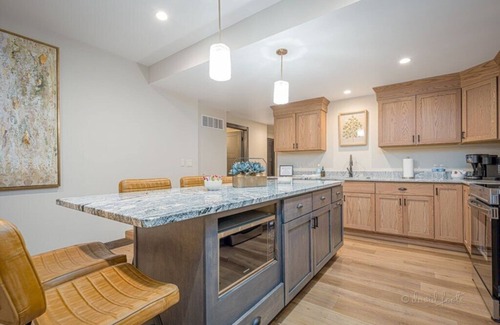 Galena Apartment | Downtown Galena Luxury 2-bedroom w/Fireplace