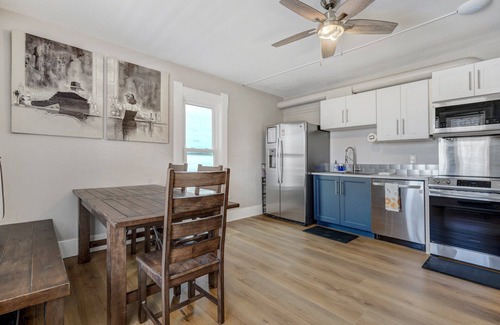 Central Colorado Springs House | Downtown Getaway | Balcony | King Beds