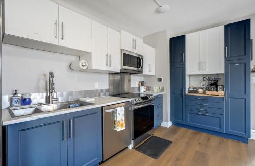 Central Colorado Springs House | Downtown Getaway - Balcony - King Beds