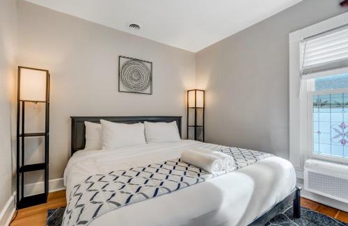Central Colorado Springs House | Downtown Getaway - Balcony - King Beds