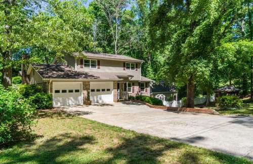Dahlonega House | Downtown Getaway