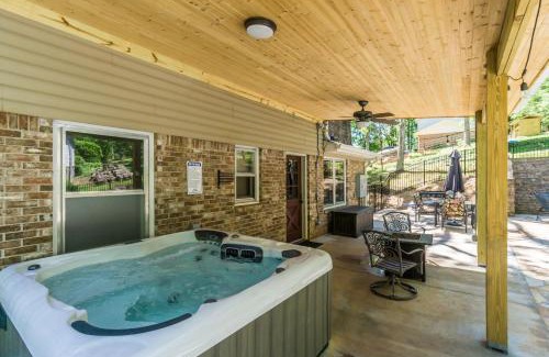 Dahlonega House | Downtown Getaway