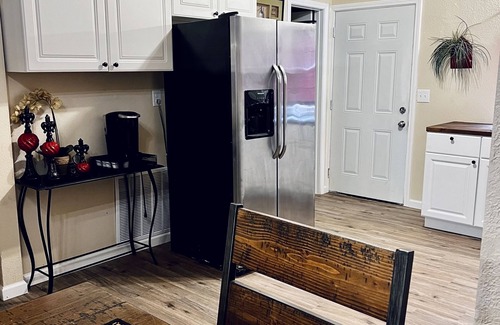 Midland House | Downtown Getaway