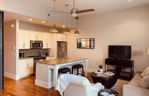 Downtown Knoxville House | Downtown Getaway with Gated Parking & Two King Size Beds!
