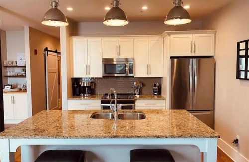 Downtown Knoxville House | Downtown Getaway with Gated Parking & Two King Size Beds!