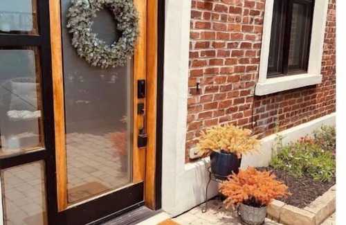 Downtown Knoxville House | Downtown Getaway with Gated Parking & Two King Size Beds!