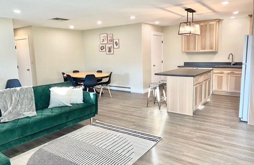 Hamilton House | Downtown Hamilton apartment with great walk score! Sleeps 6