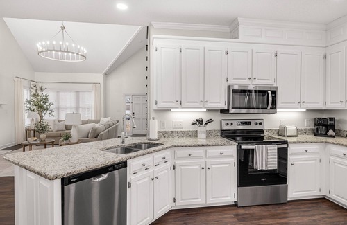 Cary House | Downtown Haven - 4 Bedrooms & 3.5 Baths, 2 King Bedrooms with Ensuite Baths