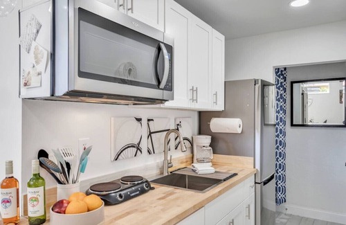 Central Sarasota Apartment | Downtown Haven, Siesta 8 mi, Lido 4 mi, walk to DT