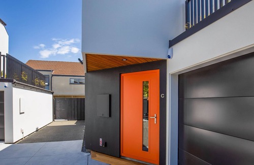 Linwood Cottage | DOWNTOWN HIDEAWAY, family friendly, with a garden in Christchurch
