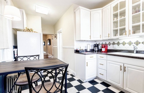 Dubuque House | DOWNTOWN HISTORIC BLUFF HOME in DUBUQUE